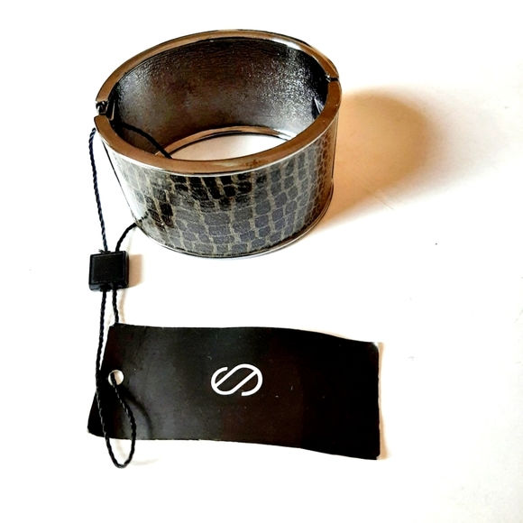 NWT Cuff Bangle Bracelet - Picture 2 of 5